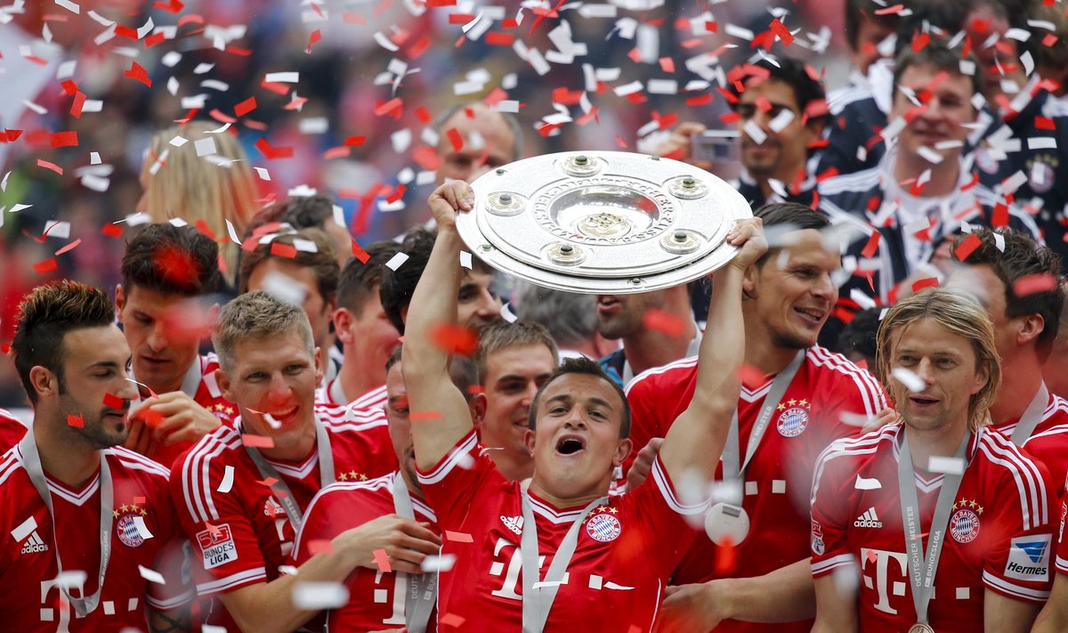 Miuncheno "Bayern" futbolininkams įteiktas čempionų trofėjus