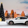 Elektromobiliu aplankė dešimt kalėdinių eglių: šaltukas bateriją „apkramtė“, bet finišą pasiekė su 15 proc. žyma