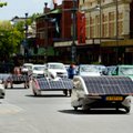 Australijoje prasideda epinės saulės baterijomis varomų automobilių lenktynės