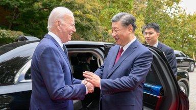 Джо Байден и Си Цзиньпин поговорили по телефону. О Тайване, технологиях и поддержке России