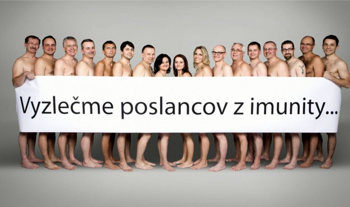 Slovakijos parlamentarai išsirengė prieš fotoobjektyvą