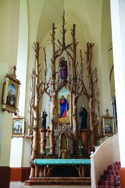 Mediniai altoriai Girdiškės bažnyčioje