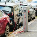 Europa dėl elektromobilių imasi subsidijų ir draudimų