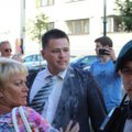 Klaipėdoje – audringas protestas prieš Titovą: liejosi aistringi šūkiai, pylėsi miltai