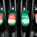 Verslas valdžiai siūlo priešingą strategiją dėl degalų akcizų kėlimo: jį mažinkime benzinui