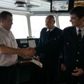 Laivo-saugyklos „Independence“ kapitonui įteiktas Klaipėdos uosto ženklas