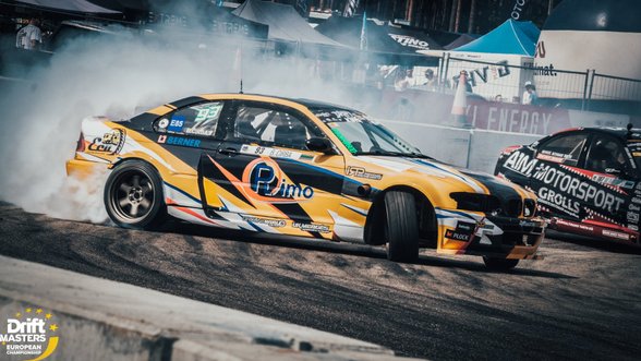 Lenkijoje „drifto“ čempionato etape svilo padangos, į šipulius žiro koviniai automobiliai