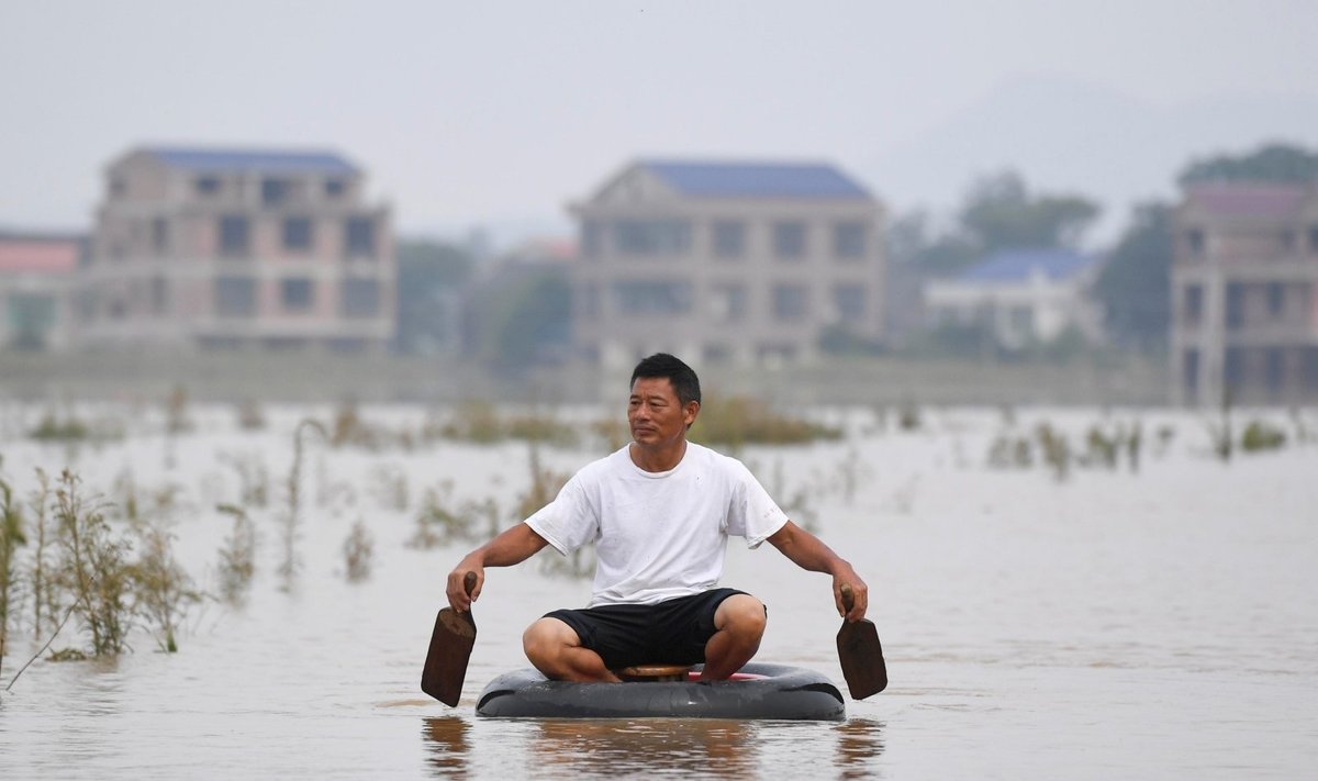 Kinijoje per potvynius žuvo 61 žmogus