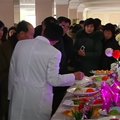 Šiaurės Korėjos kulinarijos meistrai varžydamiesi ruošė tradicinius korėjietiškus patiekalus