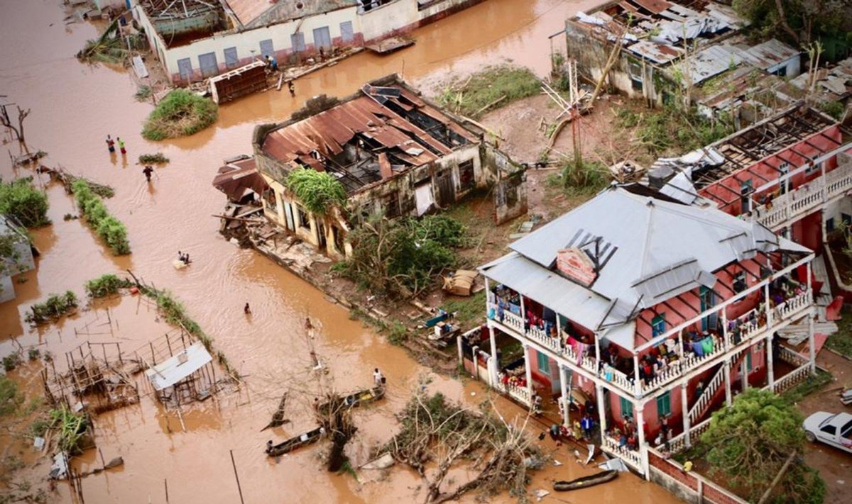 Potvynių apimtame Mozambike išgelbėjimo laukia 15 tūkst. žmonių