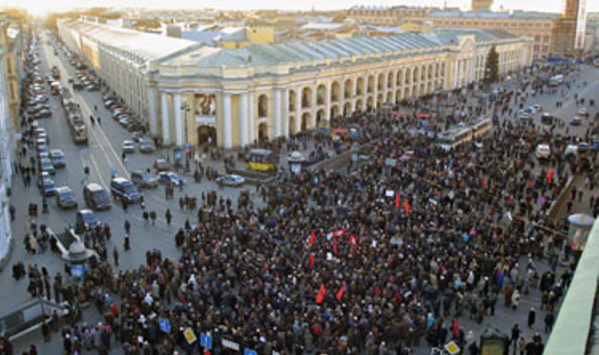 Tūkstančiai rusų pensininkų protestuoja prieš socialines reformas