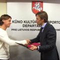 Lietuva R. Berankį už pergales kortuose apdovanojo medaliu