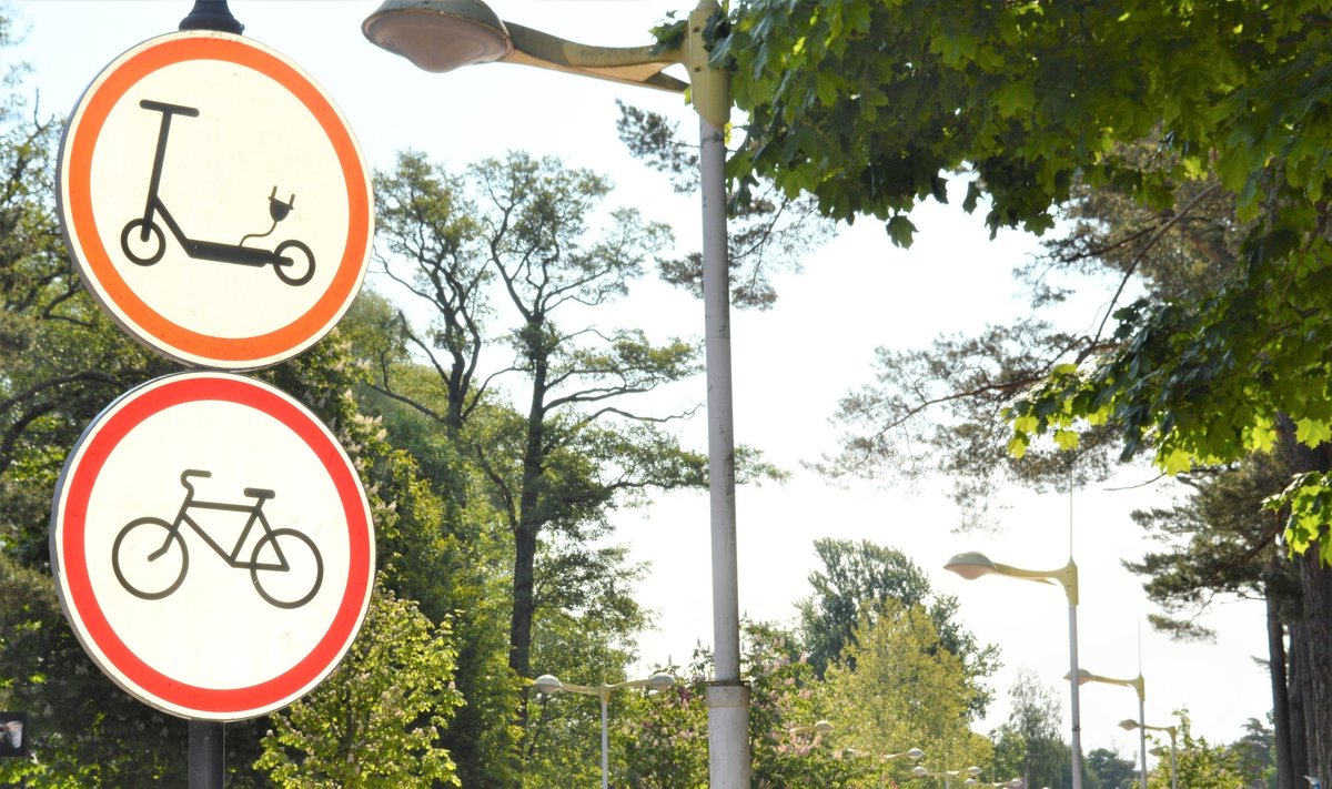 Elektrinių paspirtukų ir dviračių eismas draudžiamas