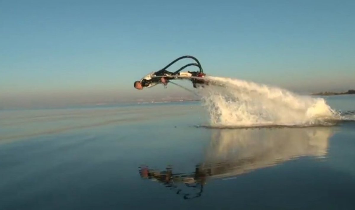 Ekstremalaus vandens sporto megėjams - reaktyvinė vandens skraidyklė