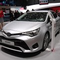 Atnaujintas „Toyota Avensis“ bando atsikratyti nuobodaus automobilio įvaizdžio