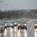 Kelininkai: vairavimo sąlygas sunkina šlapi keliai, kai kur – lietus