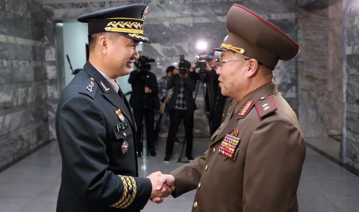 Pietų ir Šiaurės Korėjų generolai aptarė karinio susitarimo įgyvendinimą
