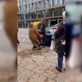 Vilniaus gatvėje nufilmuoto drastiško vaizdo atomazga: garsiam advokatui keliama baudžiamoji byla