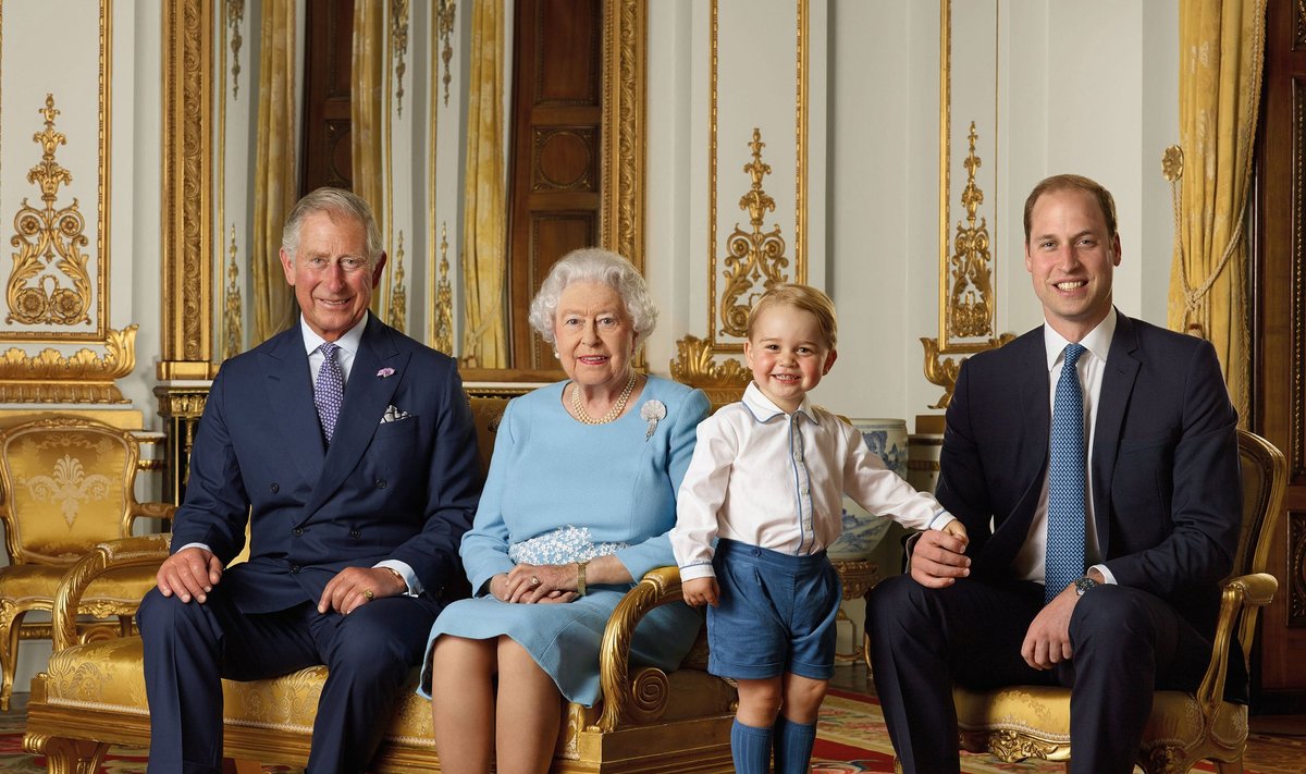 Karalienė Elizabeth su sosto paveldėtojais
