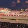 Šiaurės korėjiečiai pirmąjį vadovą pagerbė masiniais šokiais