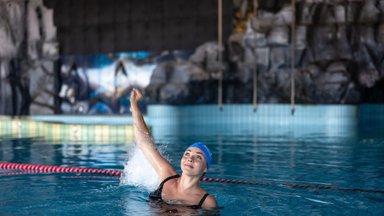 Suaugusiųjų mokymas plaukti: daugiau baimių, bet daugiau ir motyvacijos išmokti