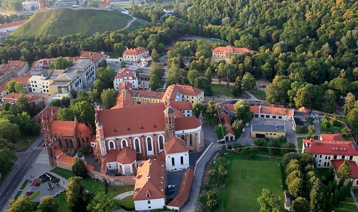 „Vilniaus vandenys“ parduoda dalį statinių Bernardinų sode