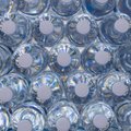 Nuo liepos įsigalios naujas draudimas dėl plastikinių butelių su plastiko kamšteliais