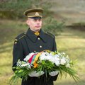 Prezidento vardu – gėlių vainikai ant laisvės kovotojų ir iškilių lietuvių kapų