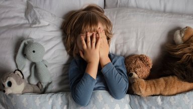 Specialistės paaiškino, kaip kovoti su naktiniais siaubais: pastebėjusi atidžiau greit suprato neramaus dukros miego priežastis