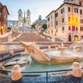 Turistams Romoje uždrausta prisėsti ant garsiųjų laiptų
