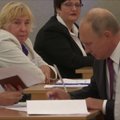Maskvos mero rinkimuose dalyvavęs Putinas prie balsadėžės susidūrė su techniniais nesklandumais