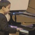 Devynmetis pianistas žavi pasaulio auditoriją