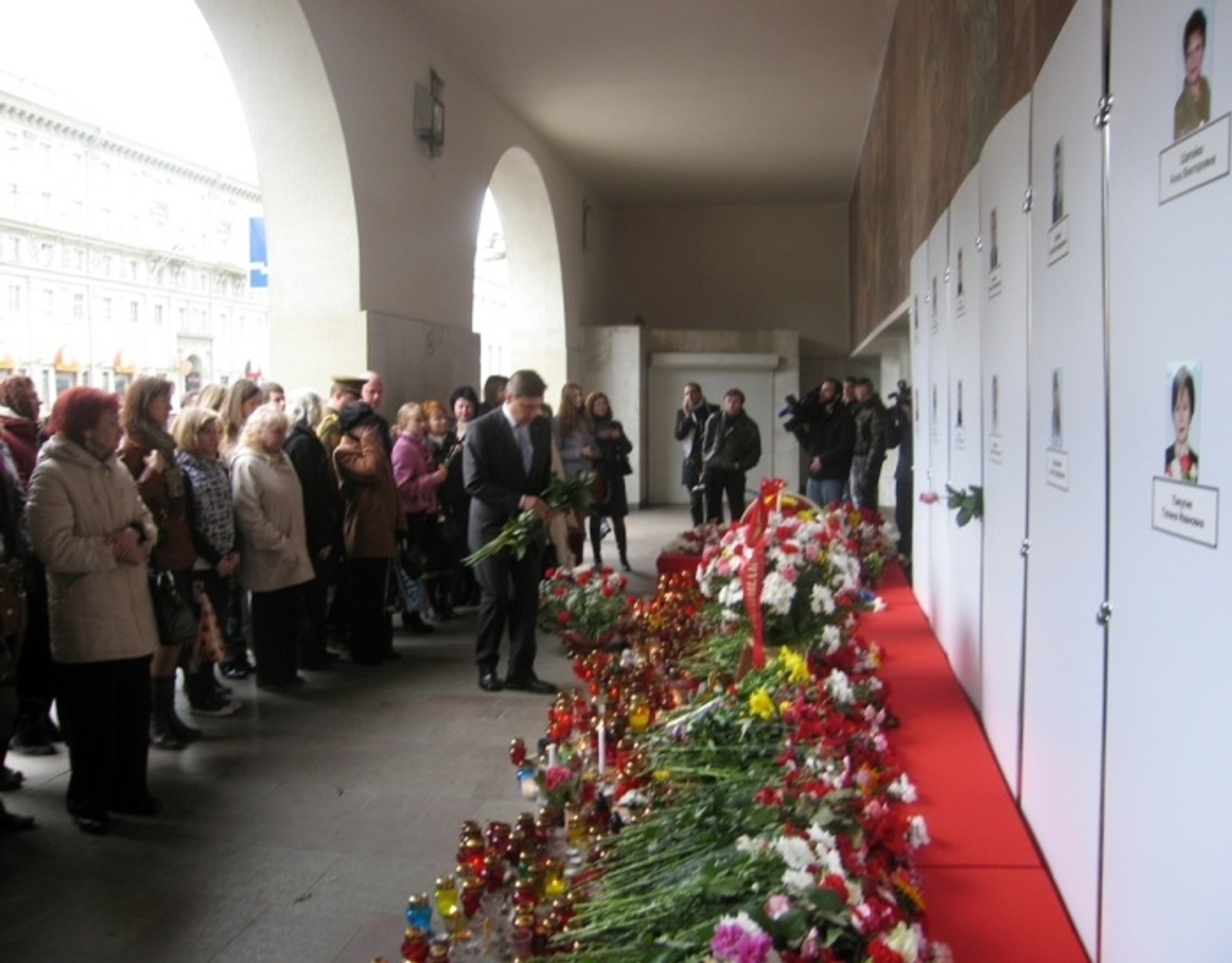 Lietuvos ambasada pagerbė sprogimo Minsko metro aukas - Delfi