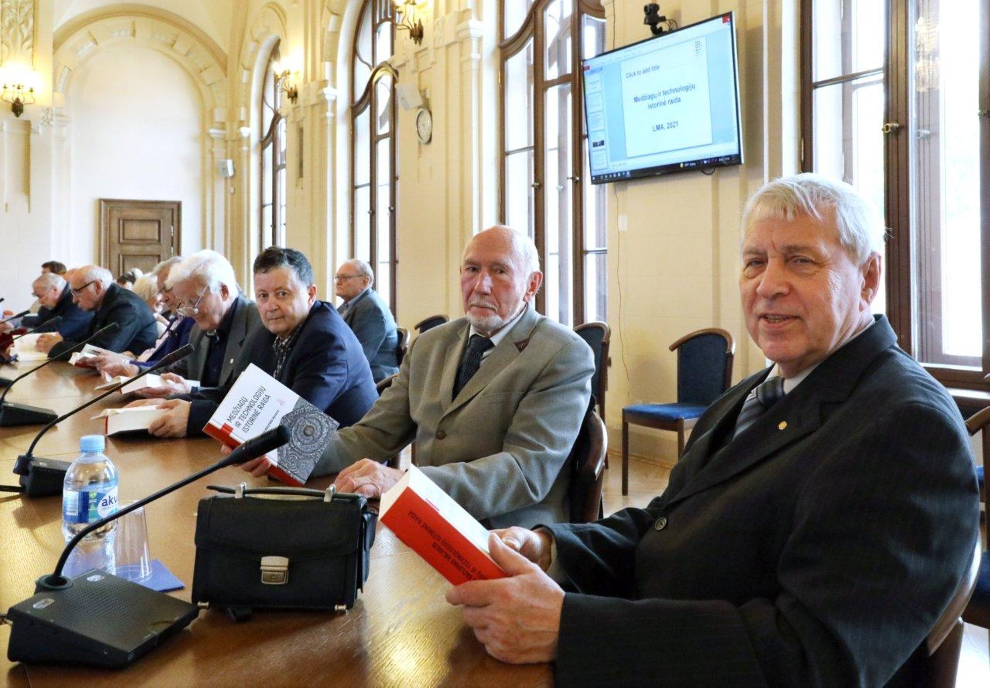 Lietuvos Mokslų Akademija Dovanoja Tūkstančius Mokslo Populiarinimo ...