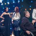 „Eurovizijos“ scenoje pasipiršęs vyras nekreipia dėmesio į kalbas apie keistą mylimosios atsakymą: ji tokį šoką gavo, kad negalėjo žodžio ištarti