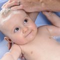 Kūdikių higiena: virkštelės priežiūra, iššutimai ir kitos pirmųjų dienų bėdos