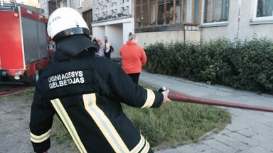 Vilniuje nuo žūties gaisre išgelbėtas žmogus