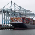 Laivai aplenkia Kiniją: prekyboje kyla sumaištis
