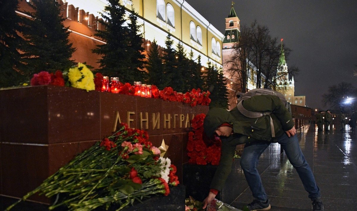 Žmonės gedi teroro akto Sankt Peterburge aukų