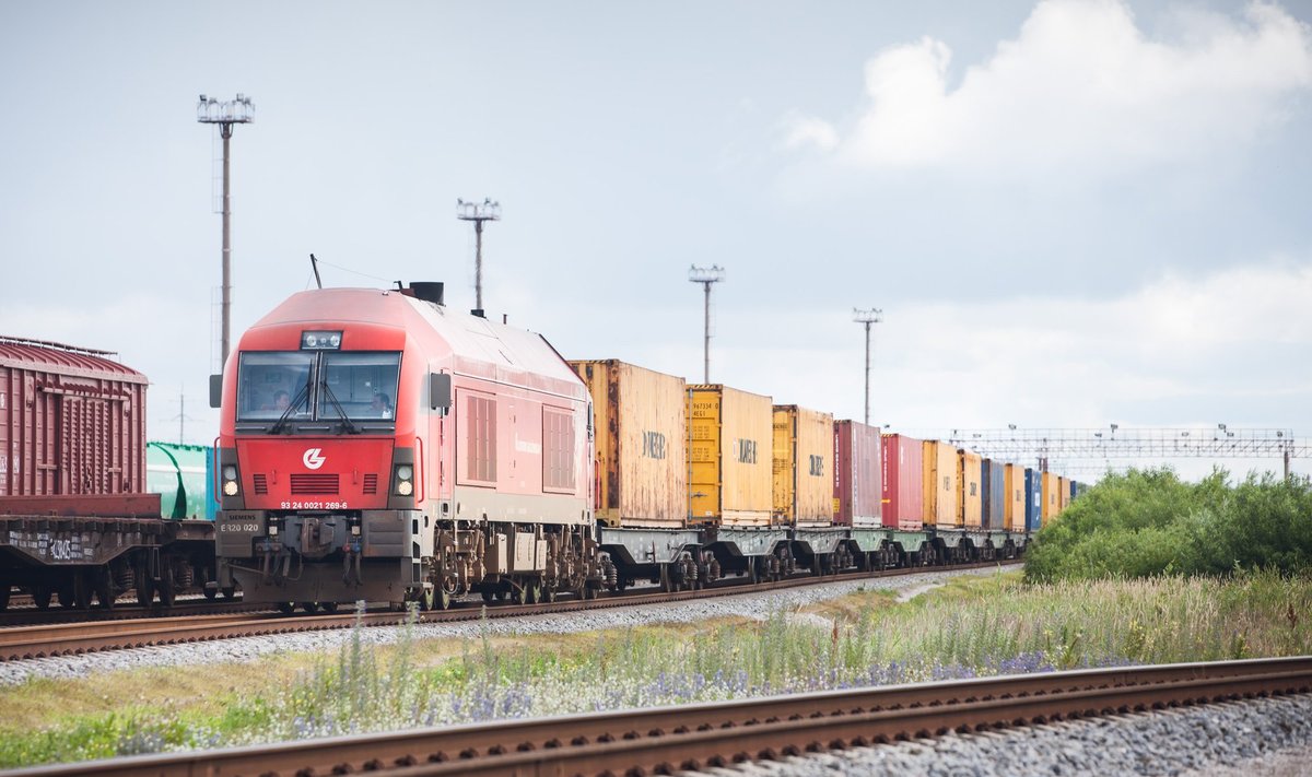 COVID-19 pandemijos kontekste konteinerinių krovinių pervežimas geležinkeliais turi didelį pranašumą (AB „Lietuvos geležinkeliai“ nuotr.)