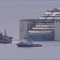 „Costa Concordia“ atitemptas į Genujos uostą supjaustyti gabalais