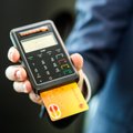 Siūlo suklusti elektroninių parduotuvių savininkams: dauguma lietuvių už siuntas nori mokėti kortele