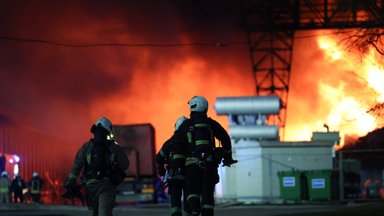 Environmental authorities to investigate pollution after car scrap yard fire