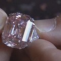 Retas rožinis deimantas parduotas aukcione už rekordinę 46 mln. dolerių sumą