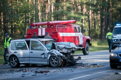 Tragiška avarija Trakų rajone: susidūrė 3 automobiliai, žuvo žmogus