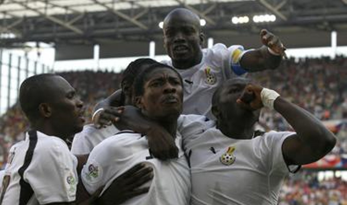Ganos futbolininkai džiaugiasi pelnę įvartį į Čekijos rinktinės vartus