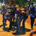 Rytas po įkaitų dramos Bangladeše: 20 žuvo, sučiuptas vienas užpuolikų