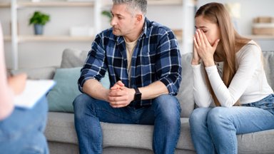 Garsus psichologas jau po 5 min. gali pasakyti, ar pora išsiskirs: aptarė 4 tai išduodančius ženklus ir pažėrė naudingų patarimų