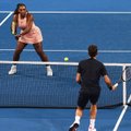 Pirmas kartas istorijoje: Federeris surėmė raketes su Serena Williams