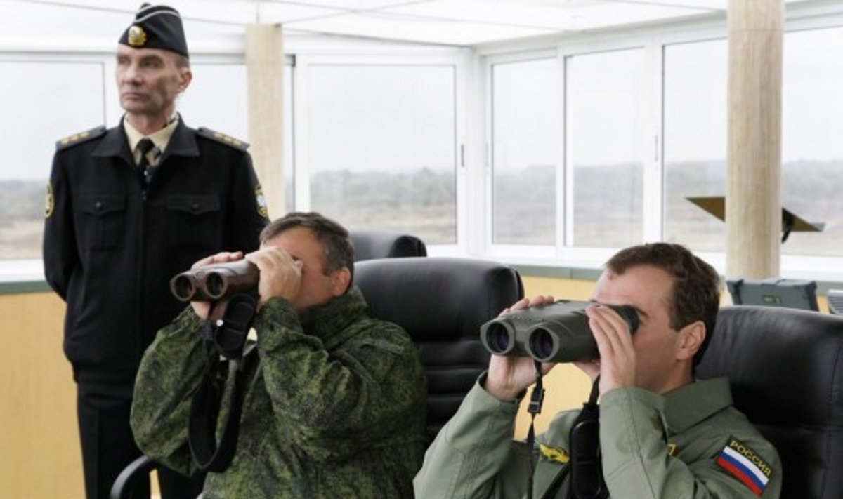 D.Medvedevas stebėjo karines pratybas Kaliningrade